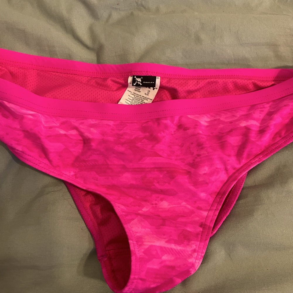 NWOT oakley swim bottom l